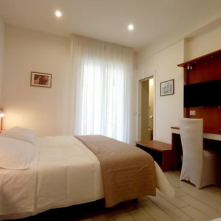 Hotel Brotas Ρίμινι Εξωτερικό φωτογραφία