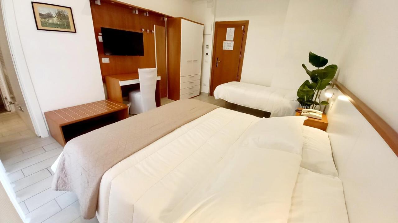 Hotel Brotas Ρίμινι Εξωτερικό φωτογραφία