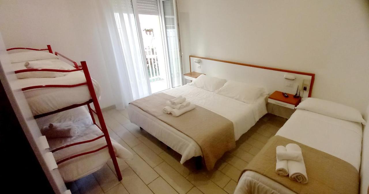 Hotel Brotas Ρίμινι Εξωτερικό φωτογραφία
