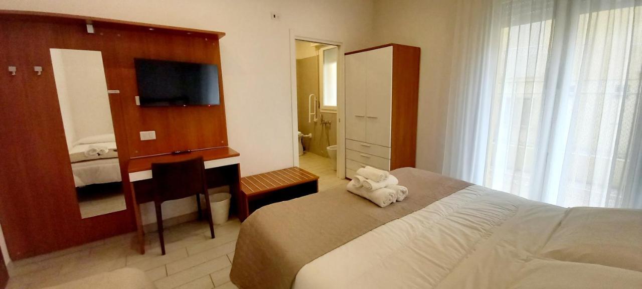Hotel Brotas Ρίμινι Εξωτερικό φωτογραφία