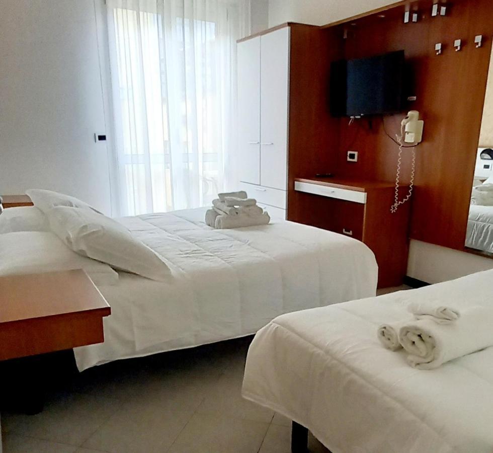 Hotel Brotas Ρίμινι Εξωτερικό φωτογραφία