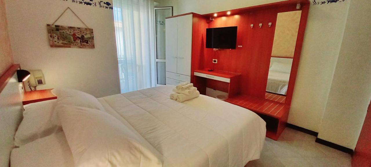 Hotel Brotas Ρίμινι Εξωτερικό φωτογραφία