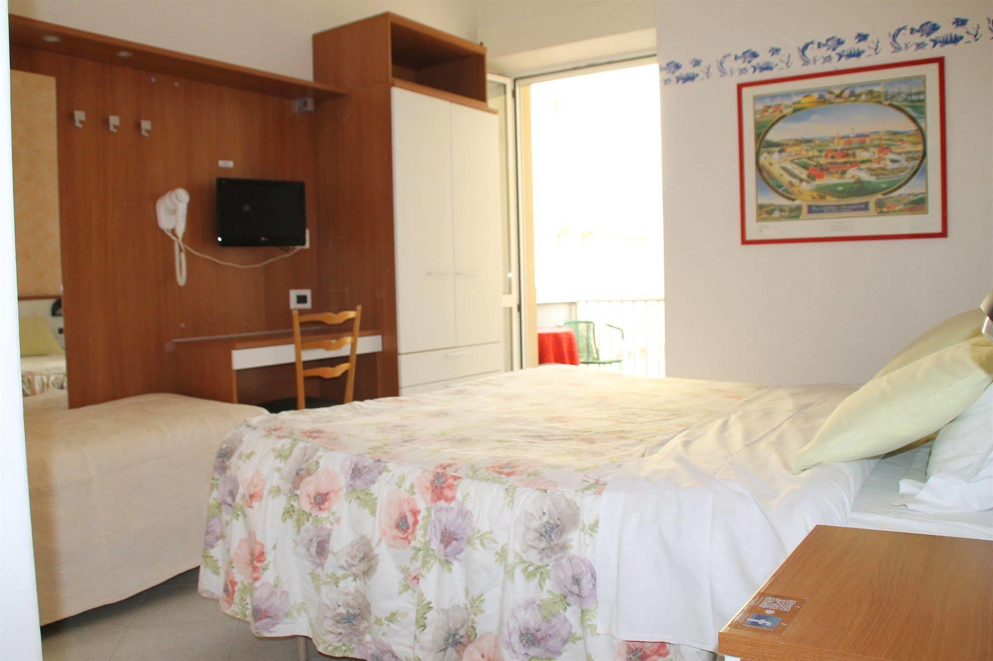 Hotel Brotas Ρίμινι Εξωτερικό φωτογραφία
