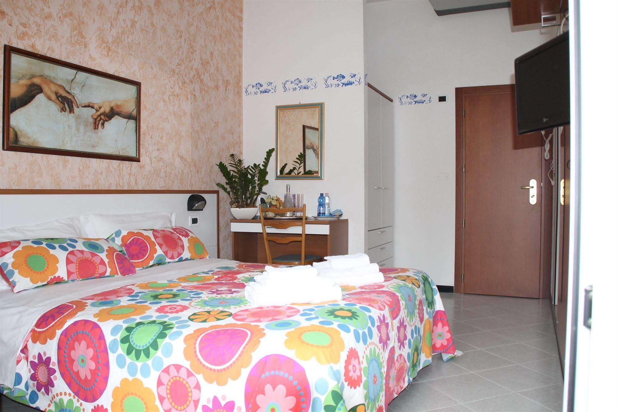 Hotel Brotas Ρίμινι Εξωτερικό φωτογραφία