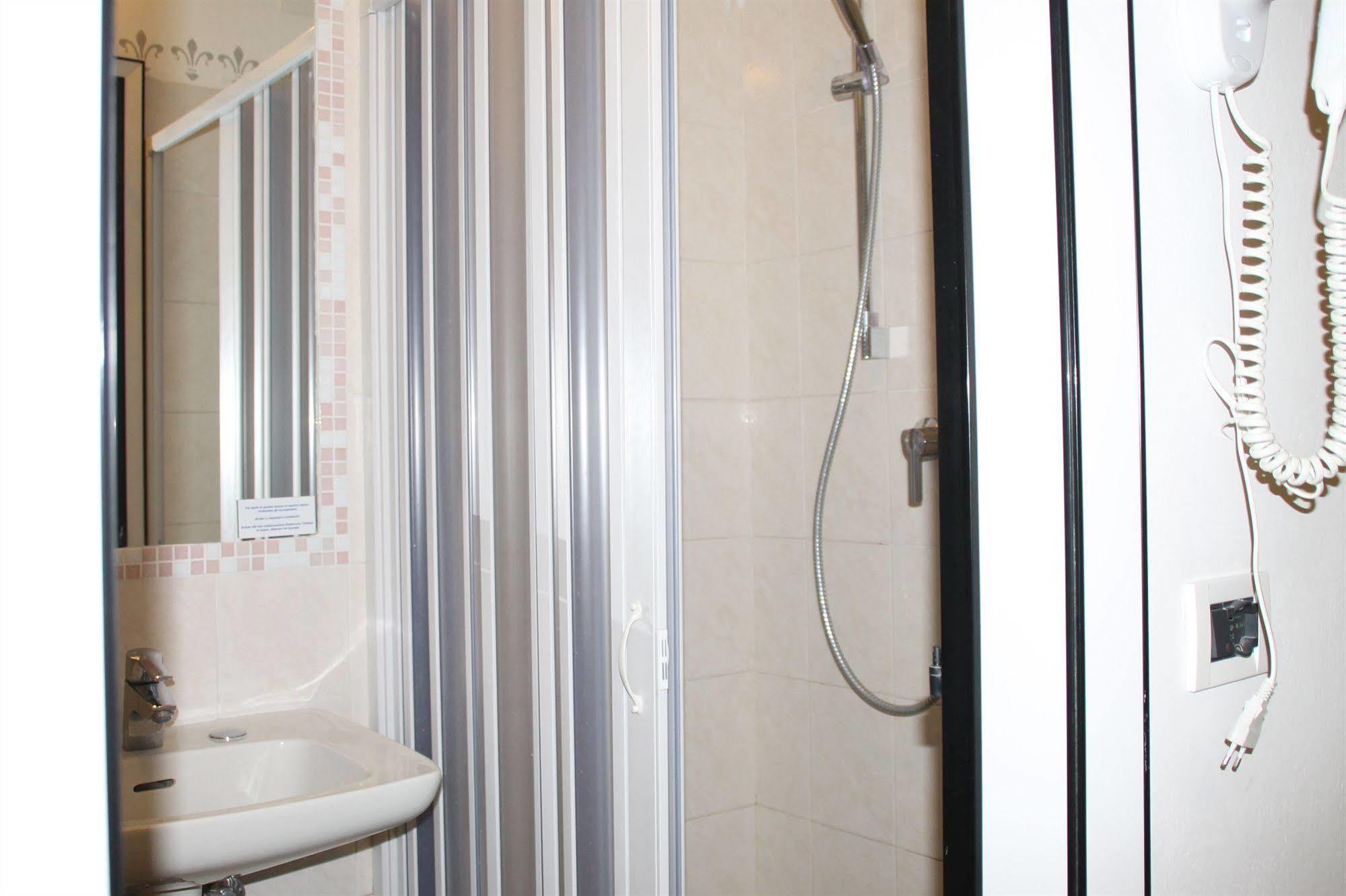 Hotel Brotas Ρίμινι Εξωτερικό φωτογραφία