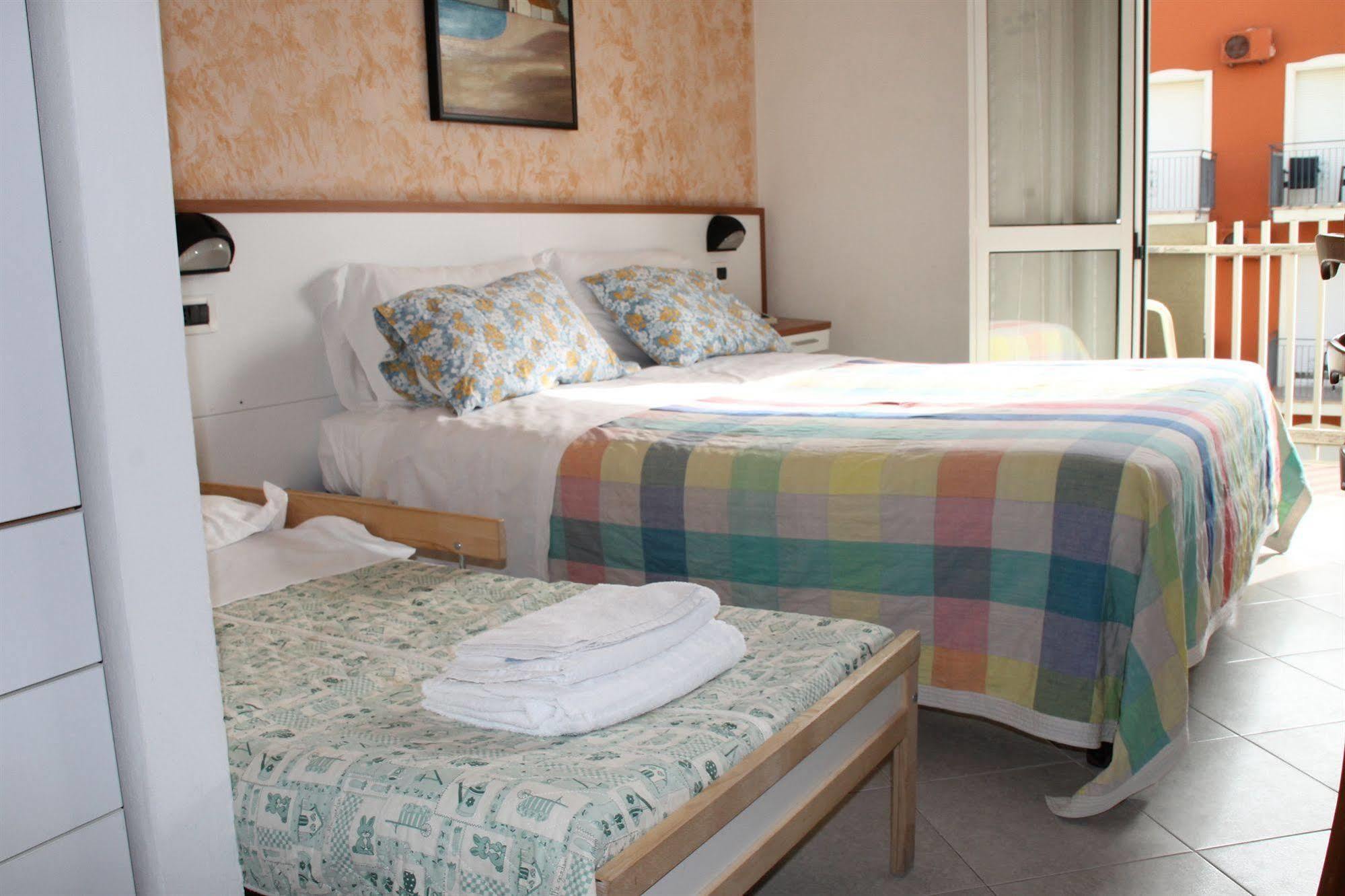 Hotel Brotas Ρίμινι Εξωτερικό φωτογραφία
