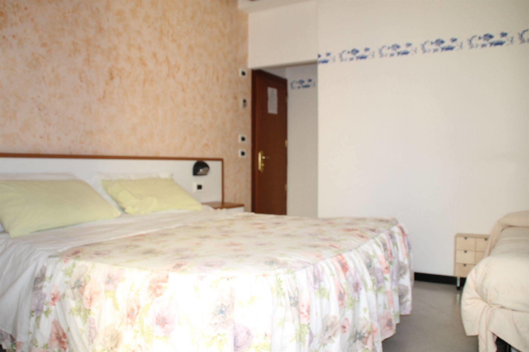 Hotel Brotas Ρίμινι Εξωτερικό φωτογραφία